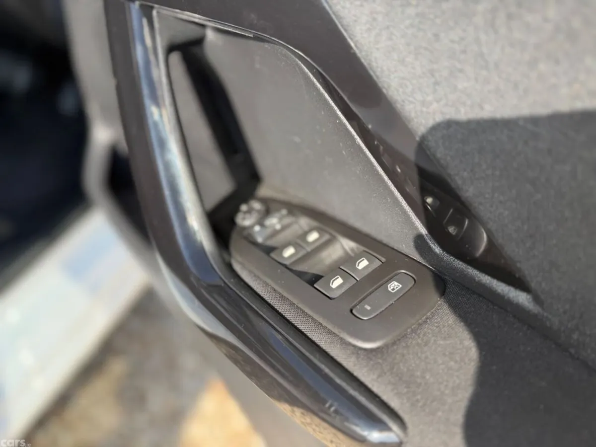 Peugeot 208 Hatchback, Petrol, 2019, White