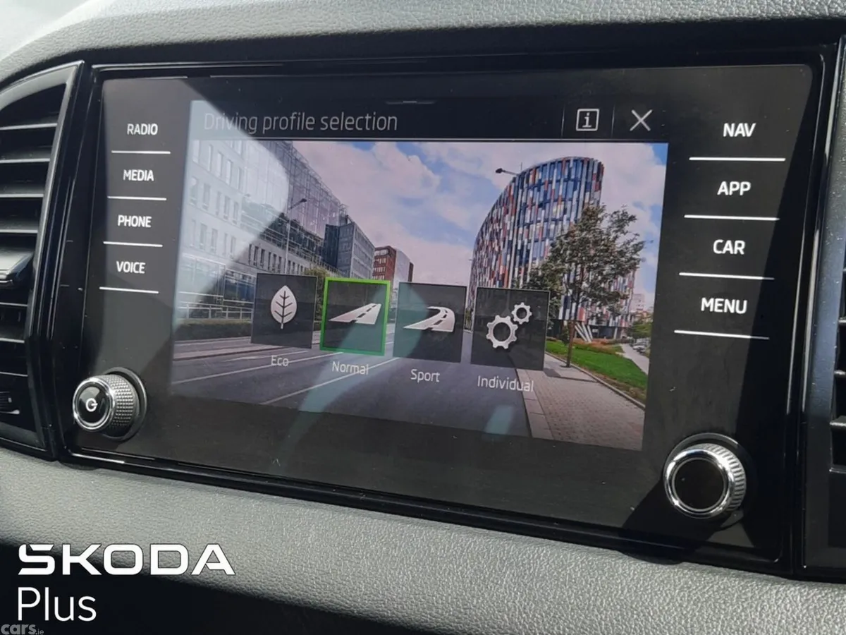 Skoda Karoq SUV, Diesel, 2025, Grey