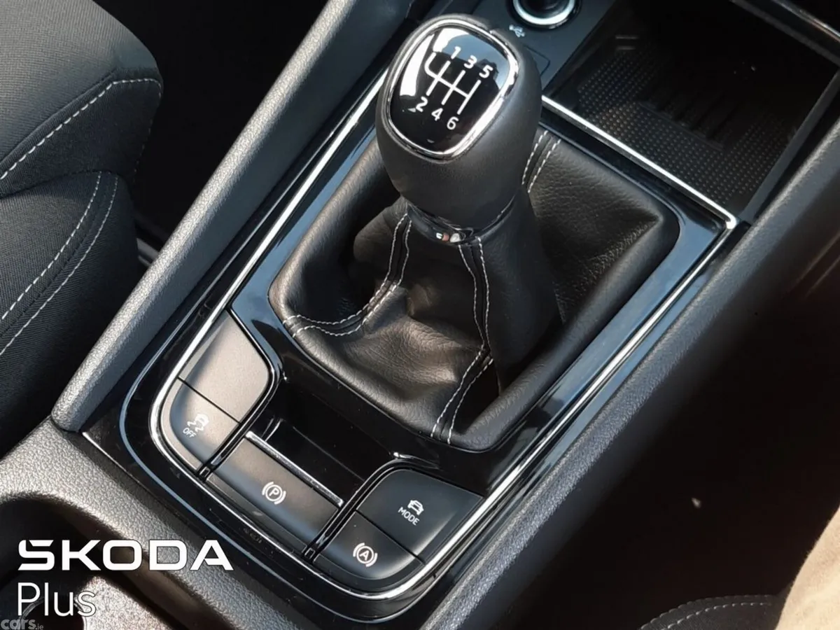 Skoda Karoq SUV, Diesel, 2025, Grey