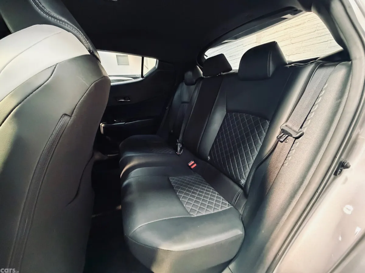 Toyota C-HR SUV, Petrol Hybrid, 2019, Grey