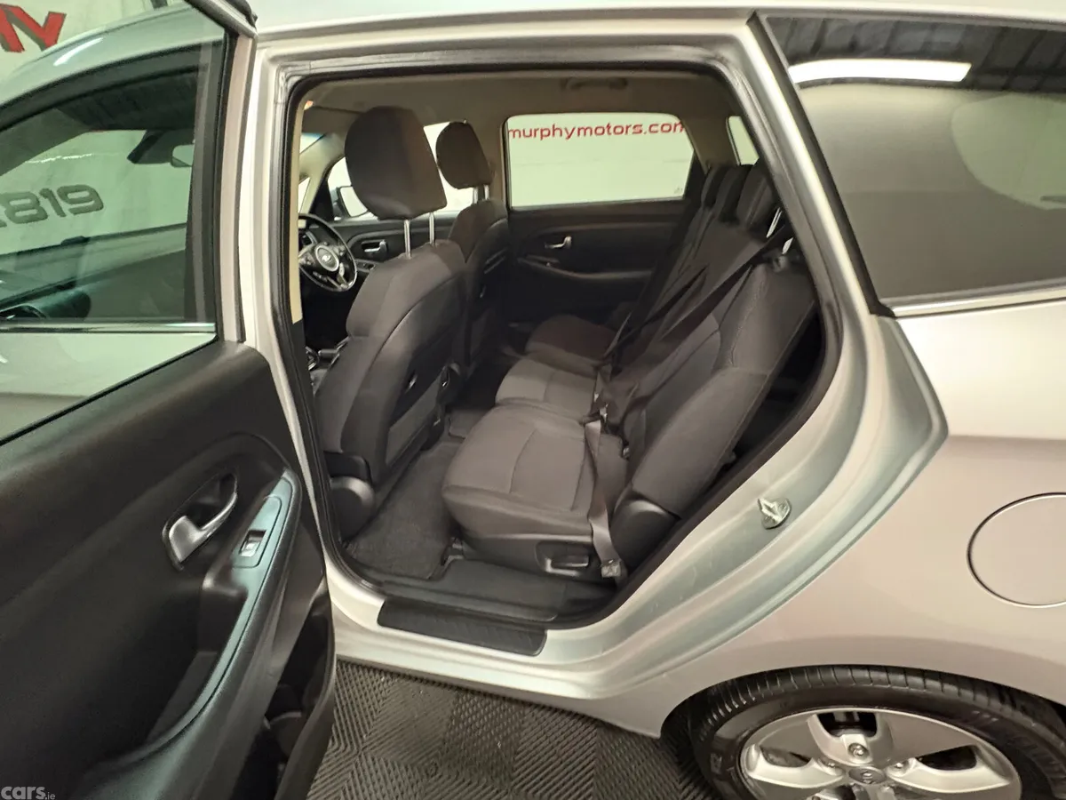 Kia Carens MPV, Diesel, 2015, Silver