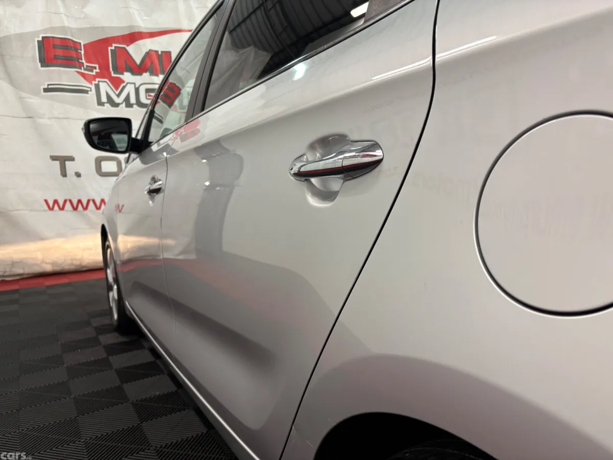 Kia Carens MPV, Diesel, 2015, Silver