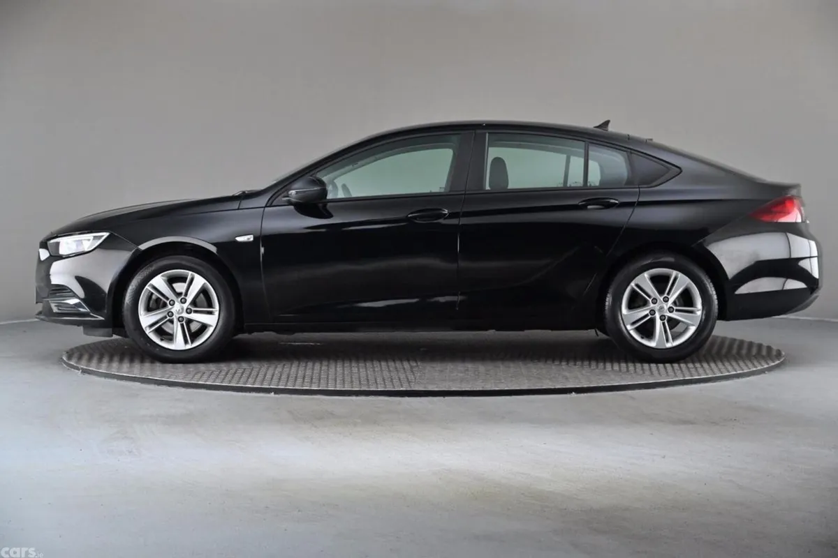 Opel Insignia Hatchback, Diesel, 2018, Black