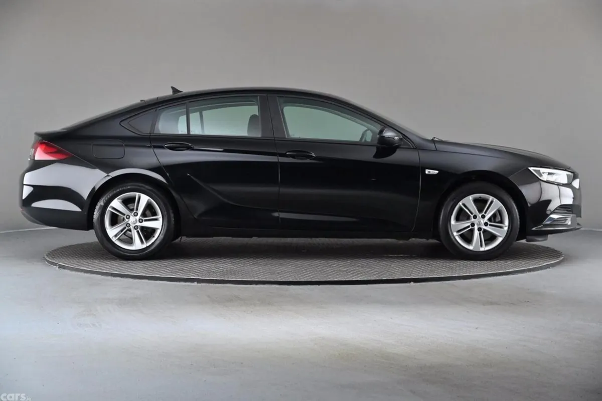 Opel Insignia Hatchback, Diesel, 2018, Black
