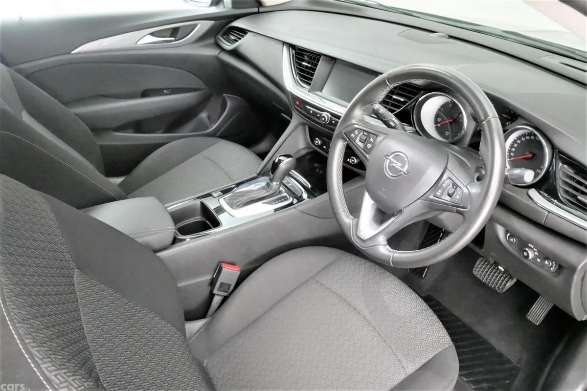 Opel Insignia Hatchback, Diesel, 2018, Black