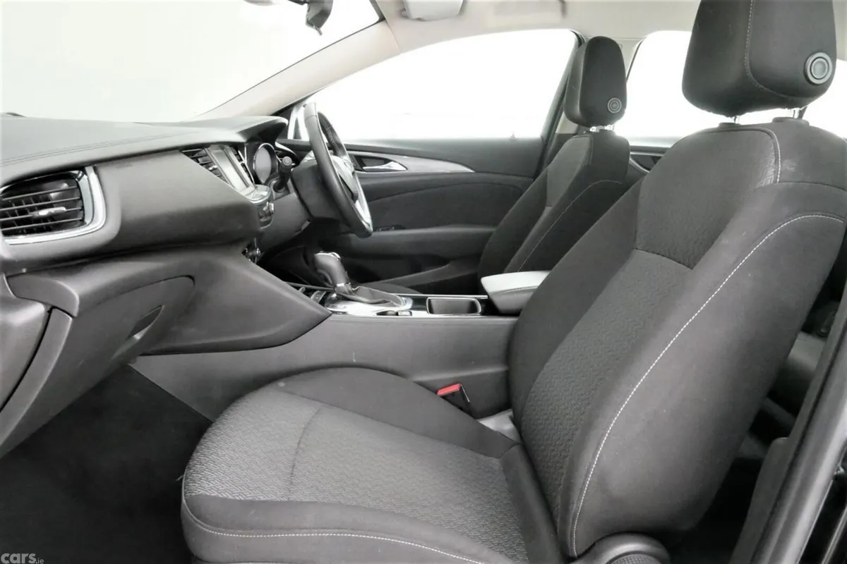 Opel Insignia Hatchback, Diesel, 2018, Black