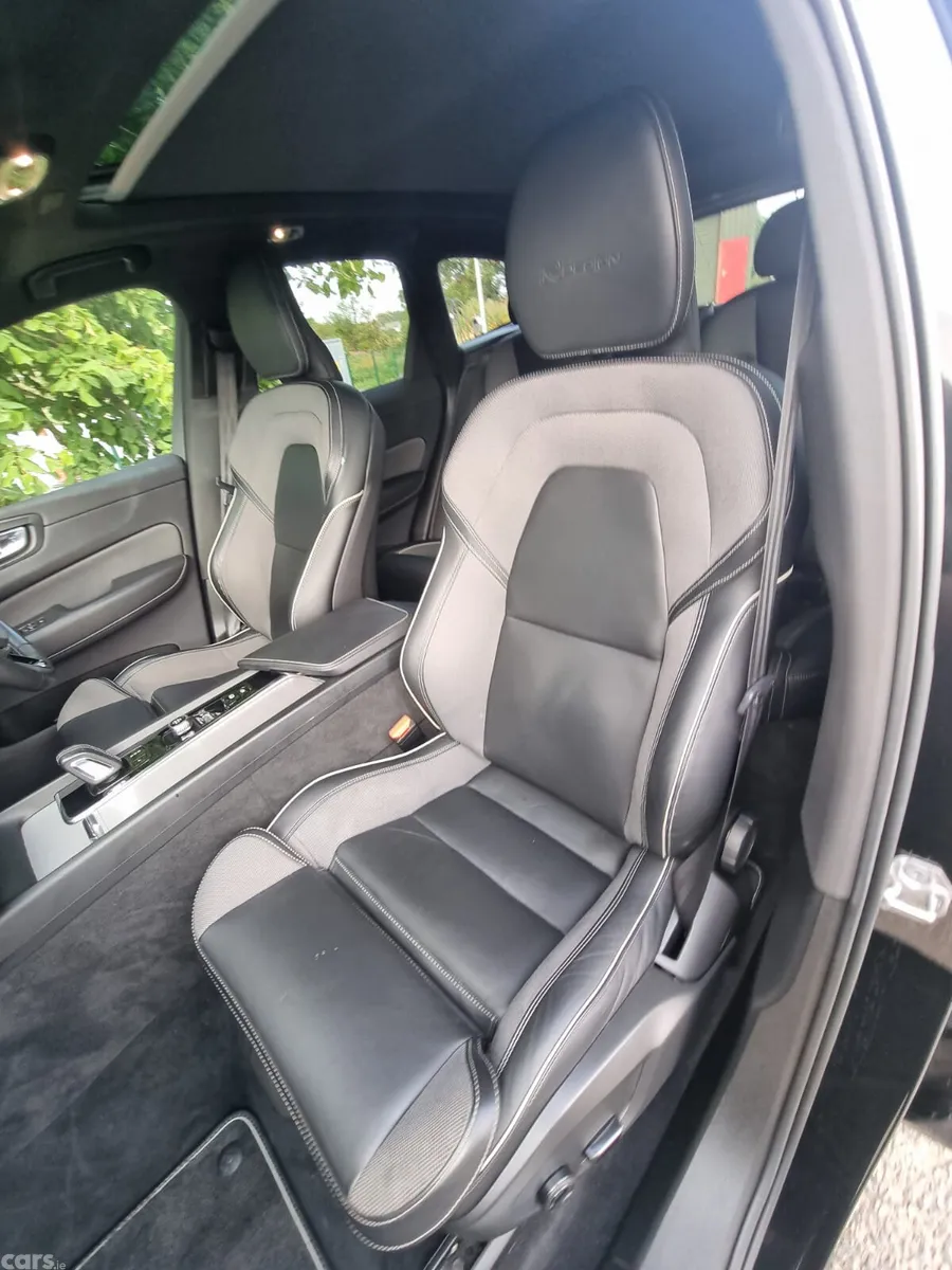Volvo XC60 SUV, Petrol Plug-in Hybrid, 2020, Black