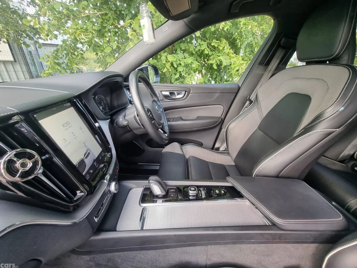 Volvo XC60 SUV, Petrol Plug-in Hybrid, 2020, Black
