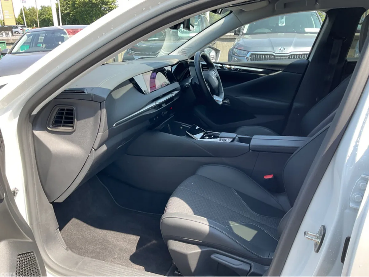 DS Automobiles DS 4 SUV, Petrol, 2023, White