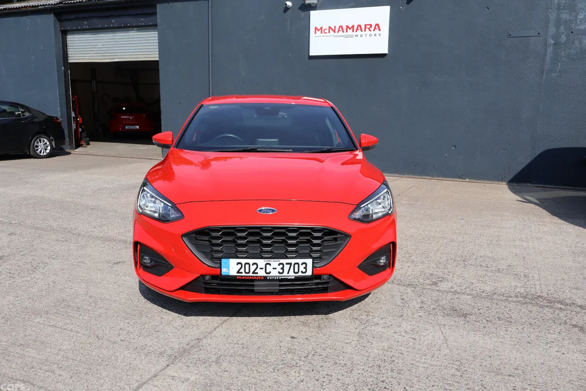 Ford Focus Hatchback, Petrol, 2020, Red