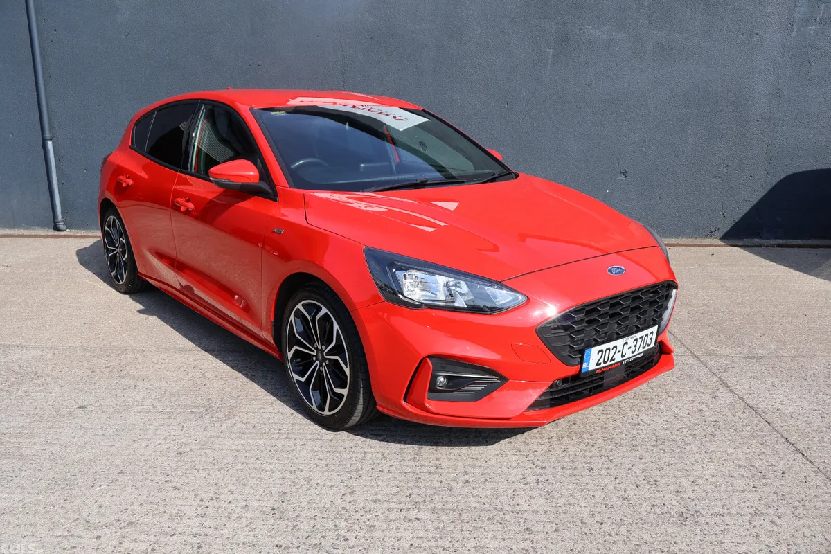 Ford Focus Hatchback, Petrol, 2020, Red