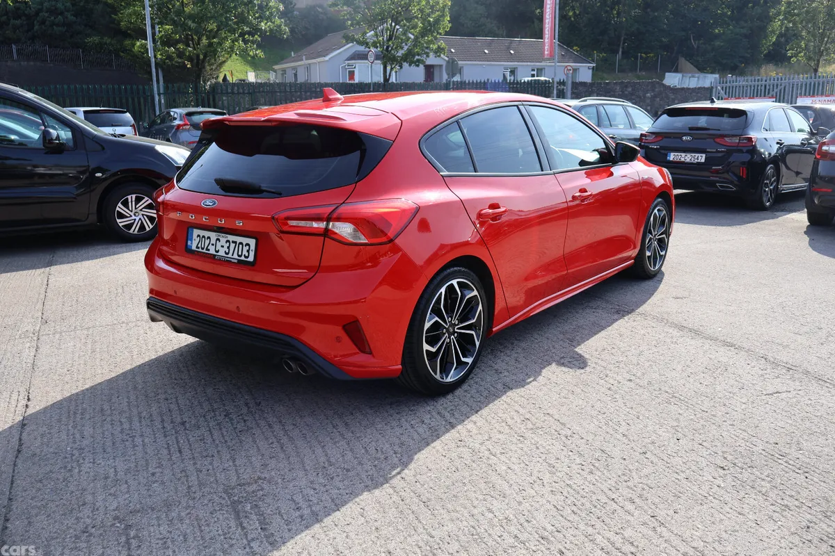 Ford Focus Hatchback, Petrol, 2020, Red