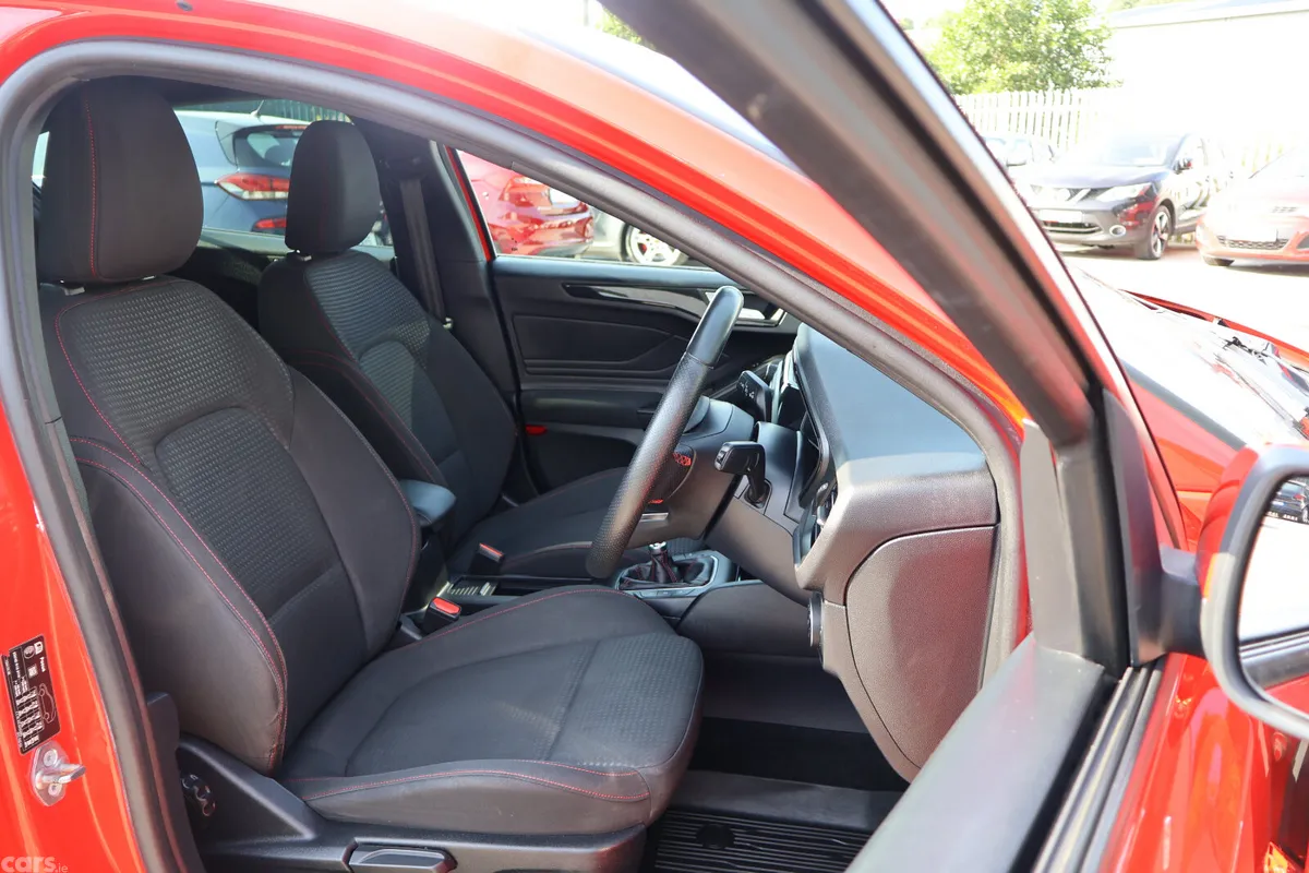 Ford Focus Hatchback, Petrol, 2020, Red