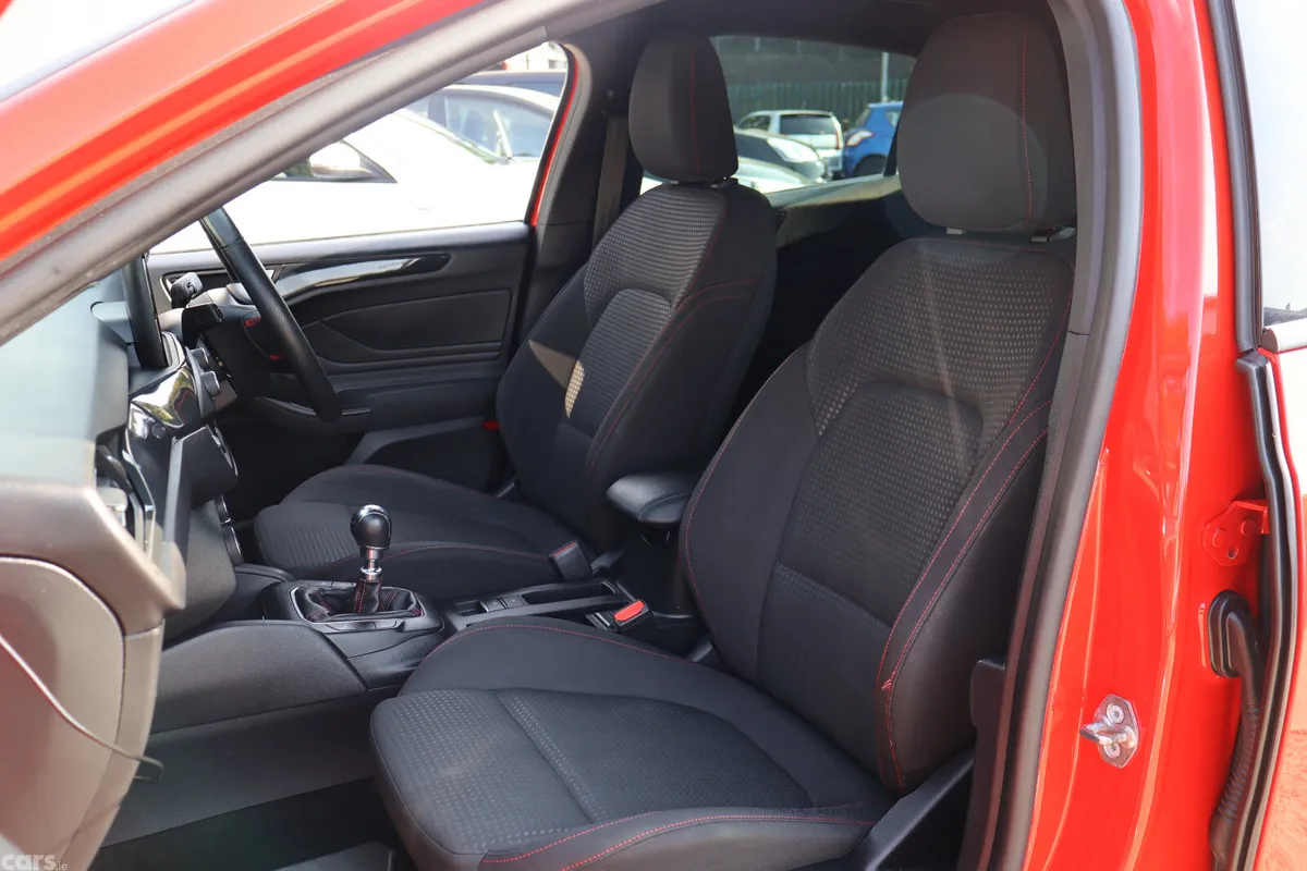 Ford Focus Hatchback, Petrol, 2020, Red