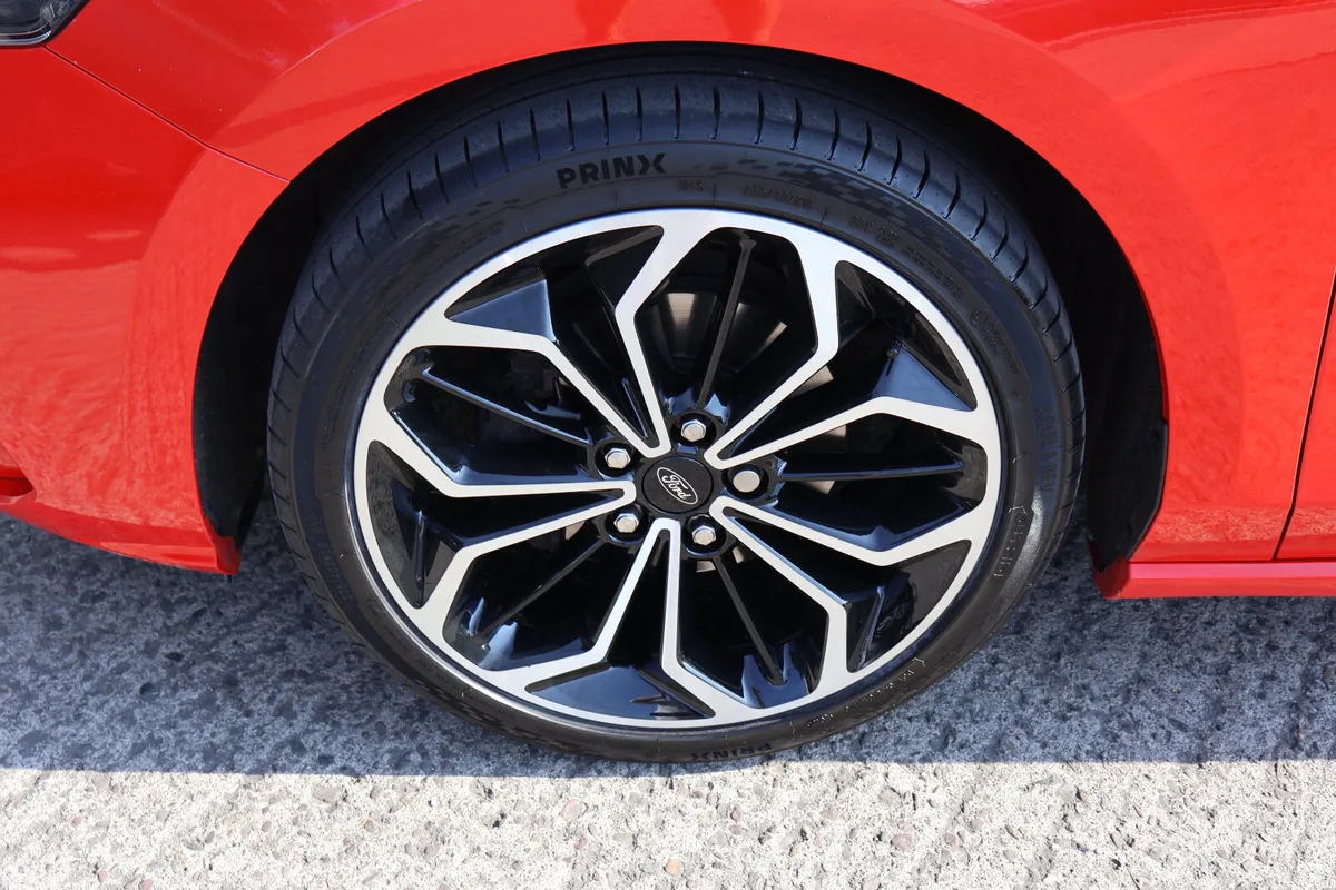 Ford Focus Hatchback, Petrol, 2020, Red