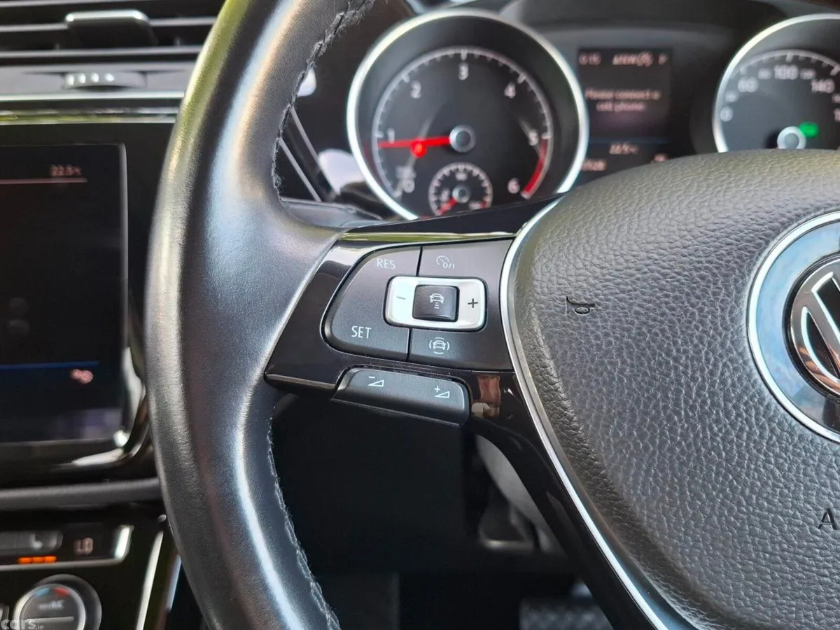 Volkswagen Touran MPV, Diesel, 2019, Blue