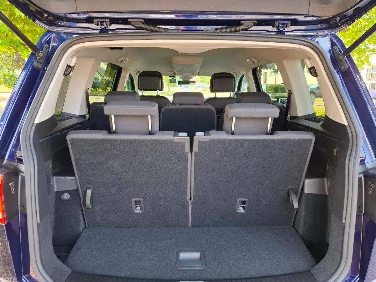Volkswagen Touran MPV, Diesel, 2019, Blue