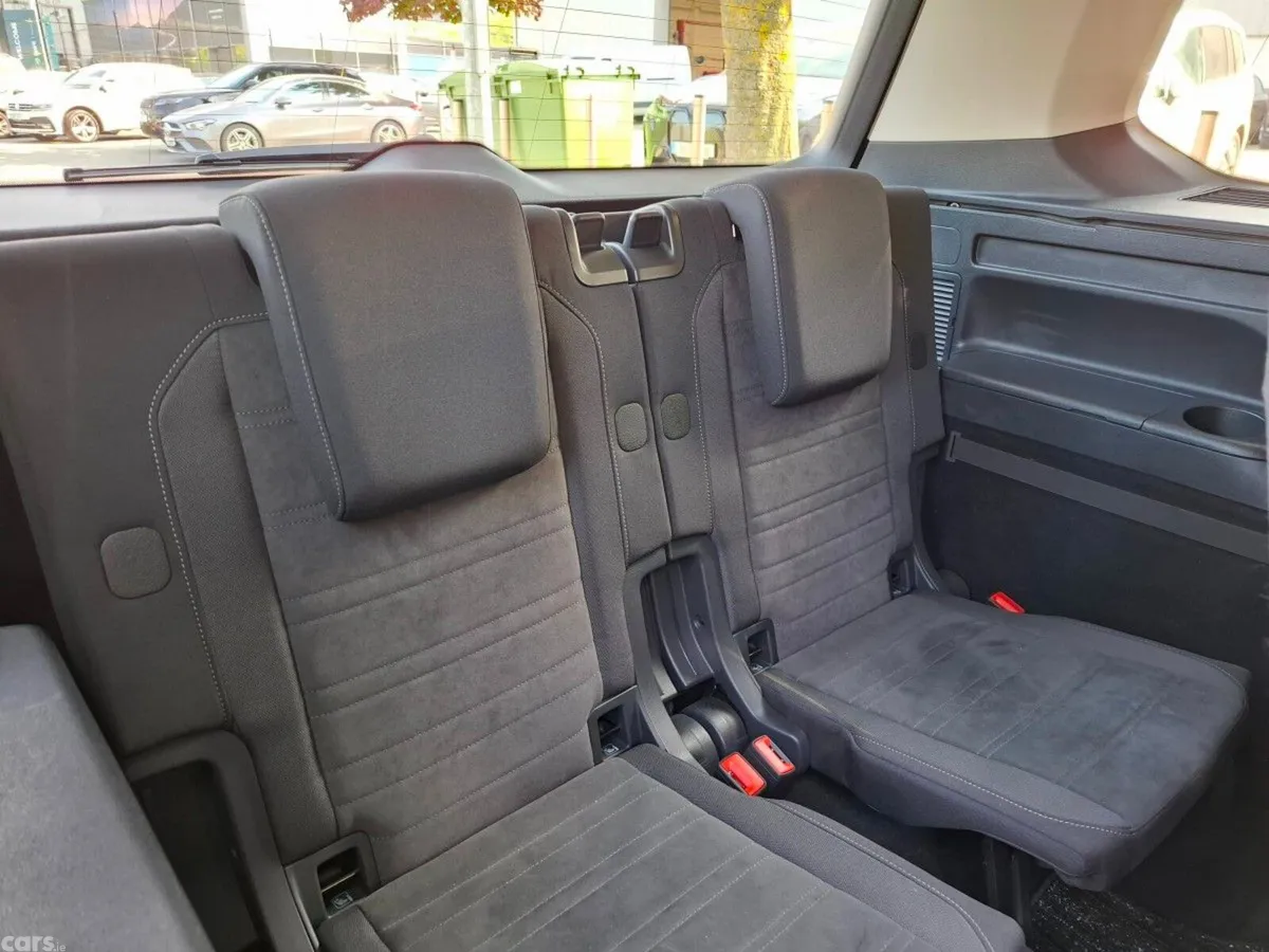 Volkswagen Touran MPV, Diesel, 2019, Blue