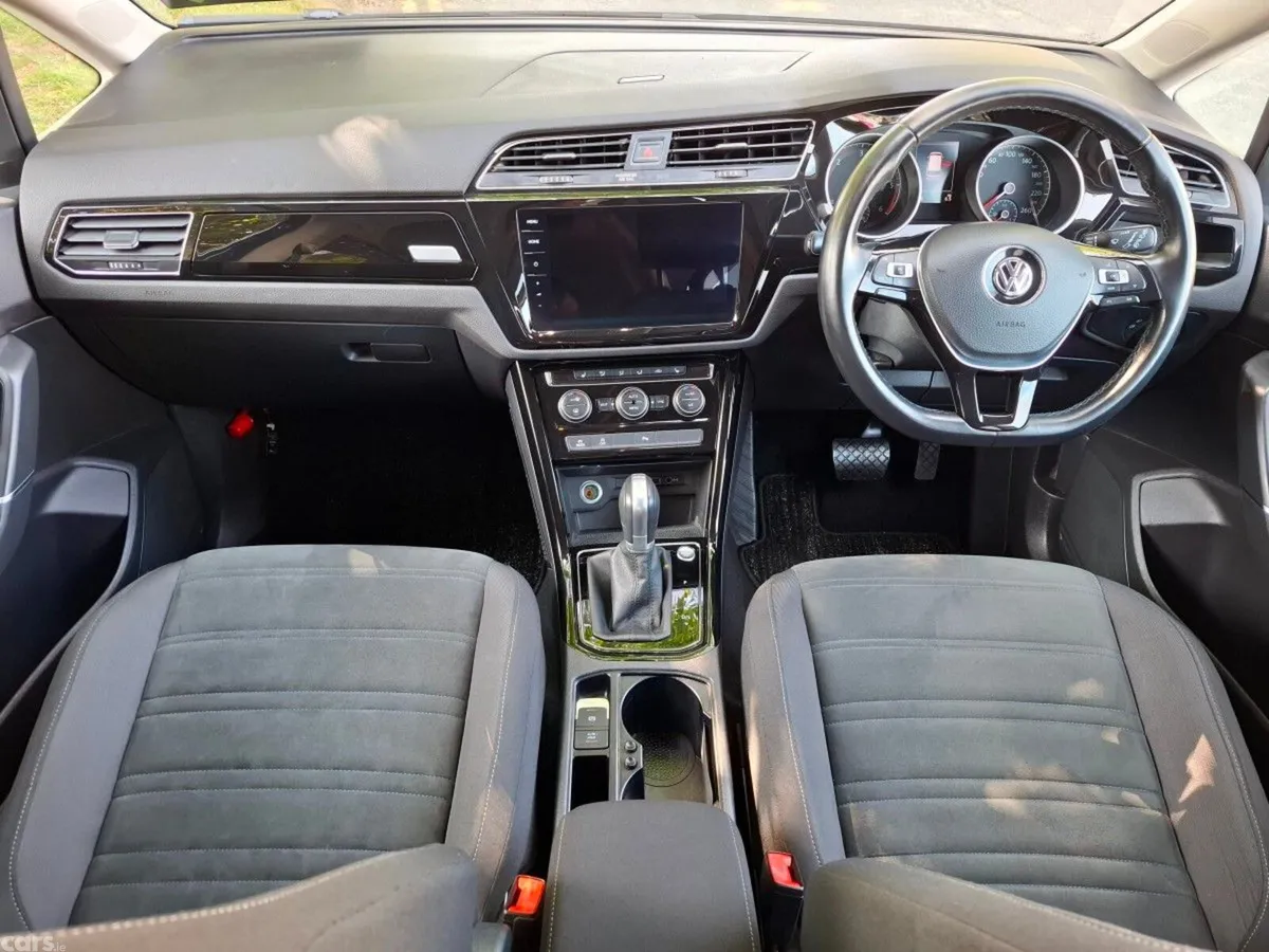 Volkswagen Touran MPV, Diesel, 2019, Blue