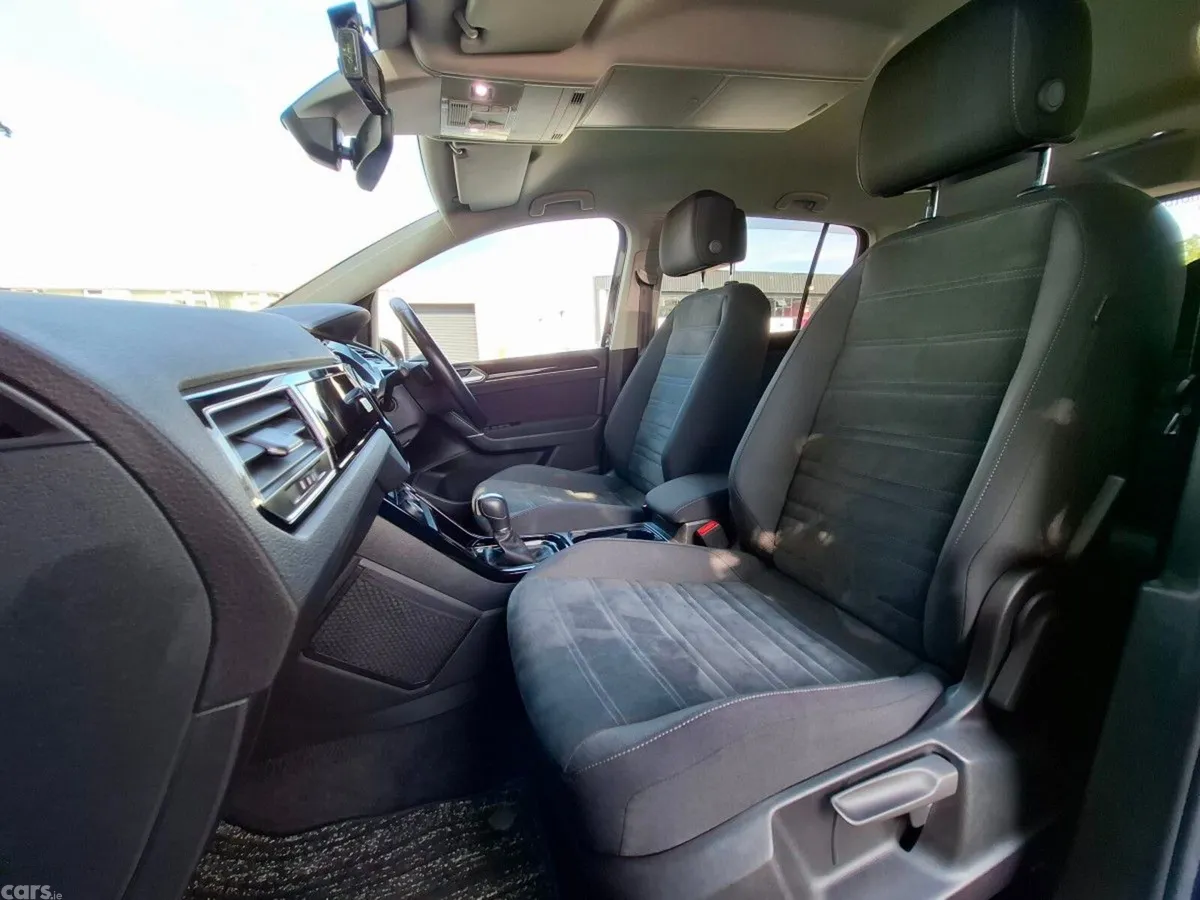 Volkswagen Touran MPV, Diesel, 2019, Blue