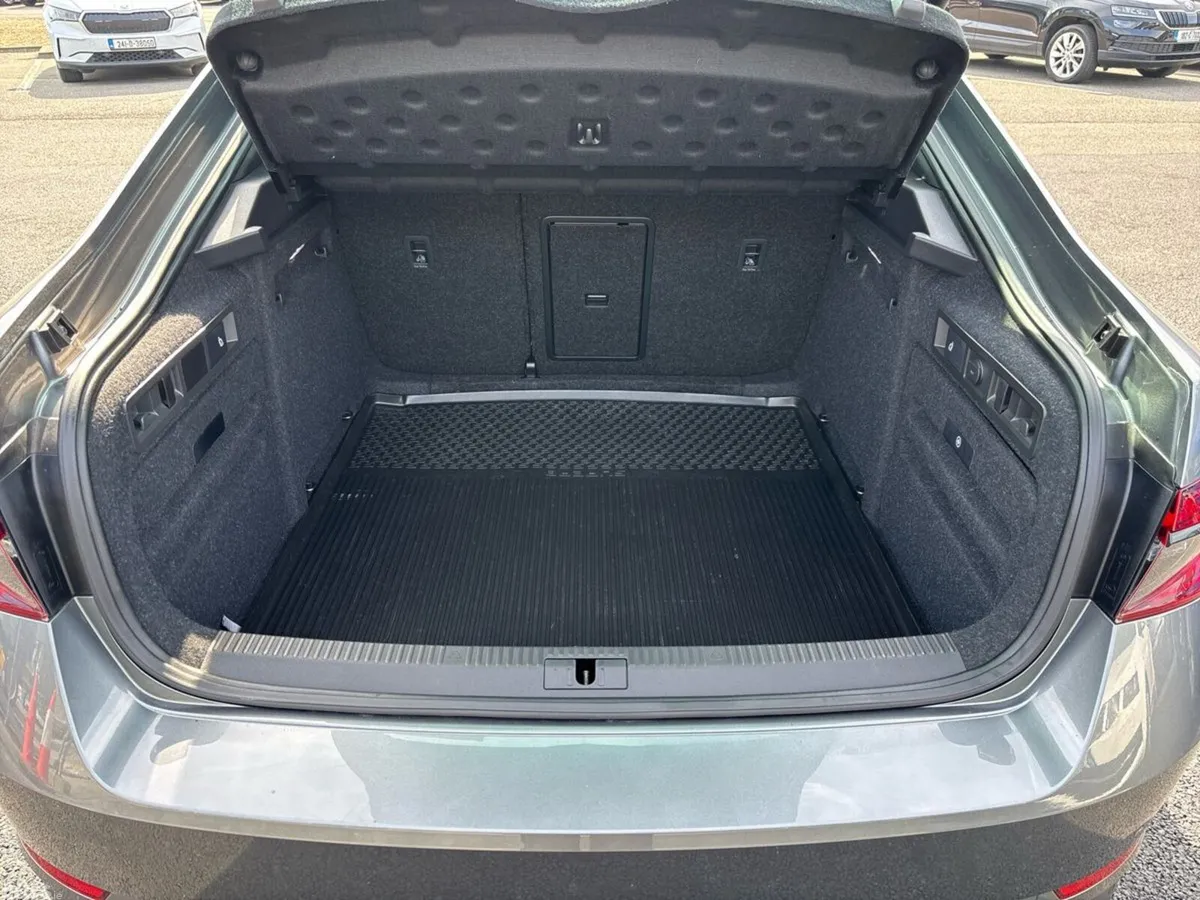 Skoda Superb Saloon, Diesel, 2023, Grey