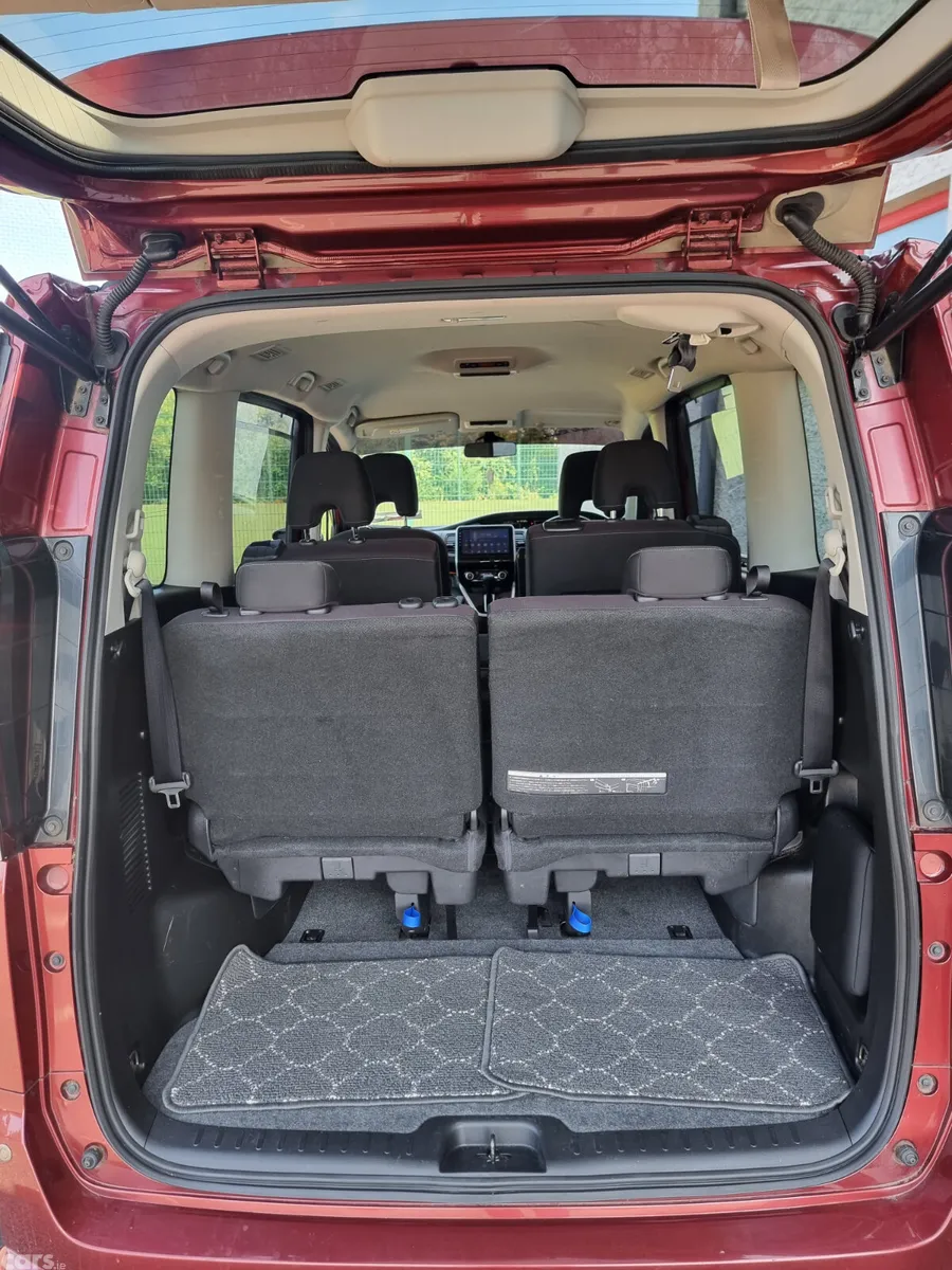 Nissan Serena MPV, Petrol Hybrid, 2017, Red