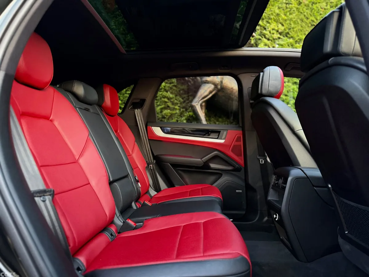 Porsche Cayenne SUV, Petrol Plug-in Hybrid, 2024, Black