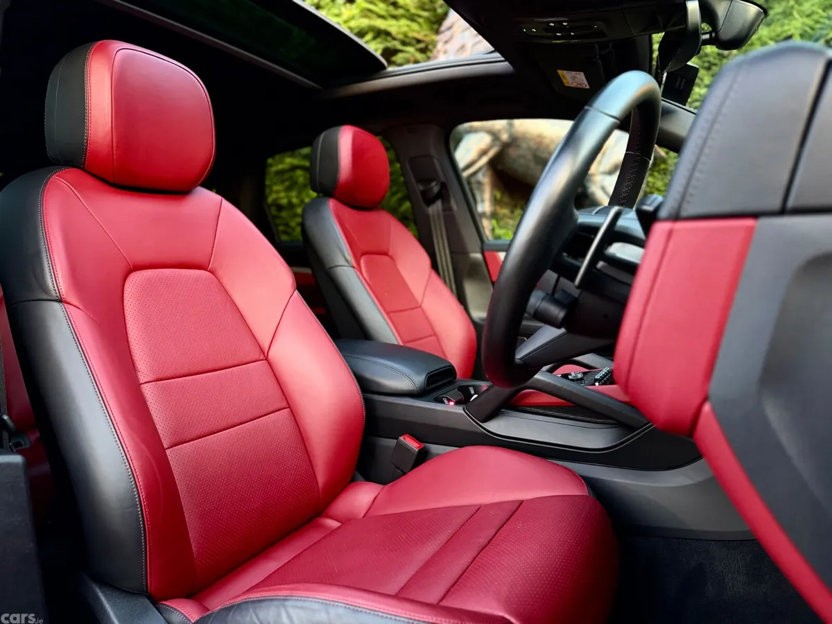 Porsche Cayenne SUV, Petrol Plug-in Hybrid, 2024, Black