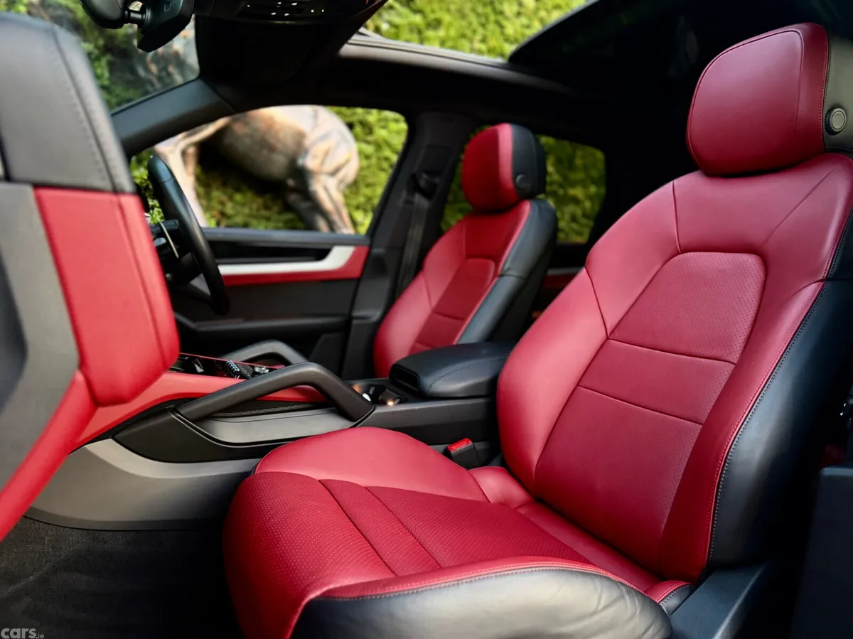 Porsche Cayenne SUV, Petrol Plug-in Hybrid, 2024, Black