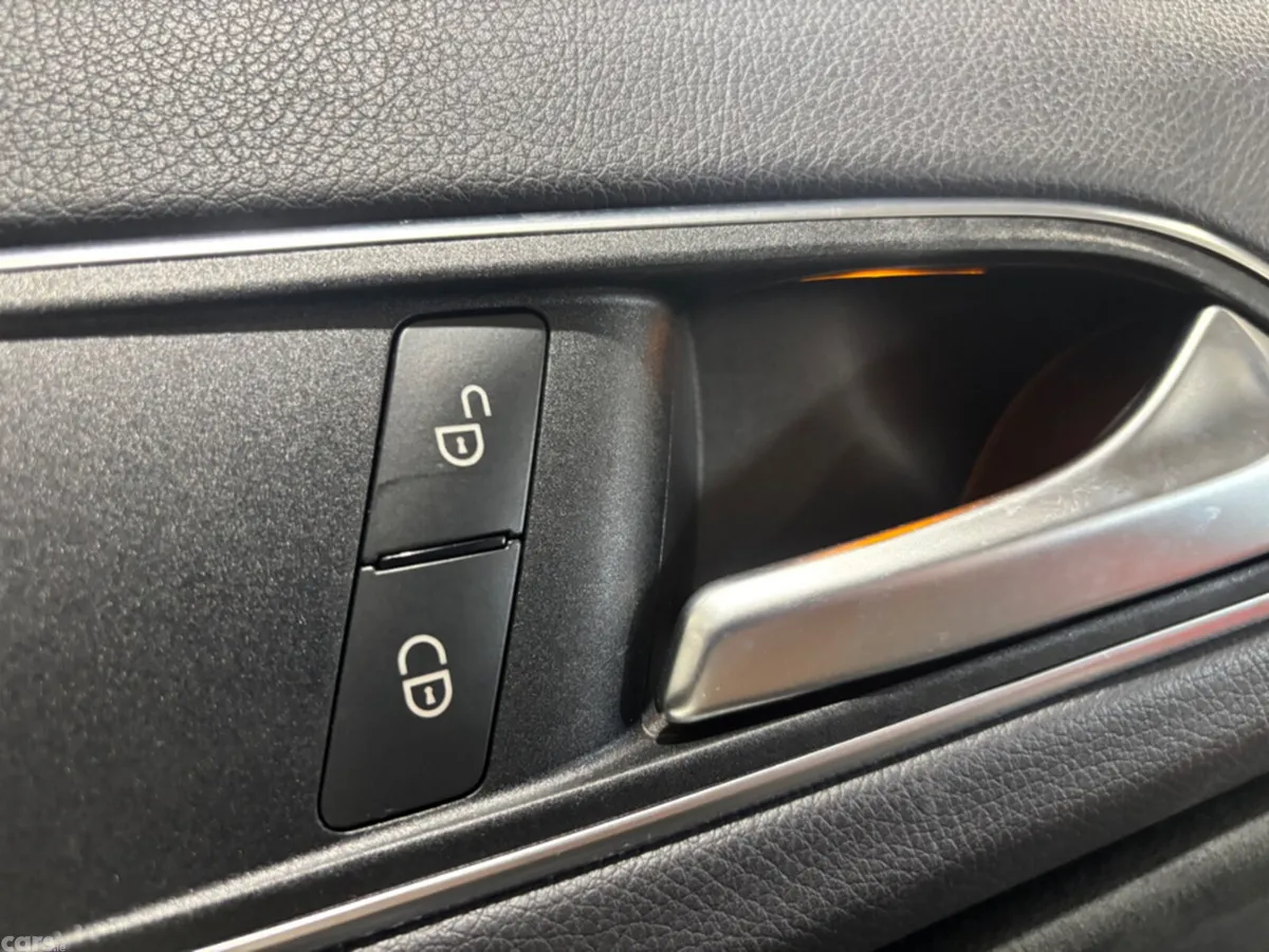Mercedes-Benz Other Hatchback, Petrol, 2014, White
