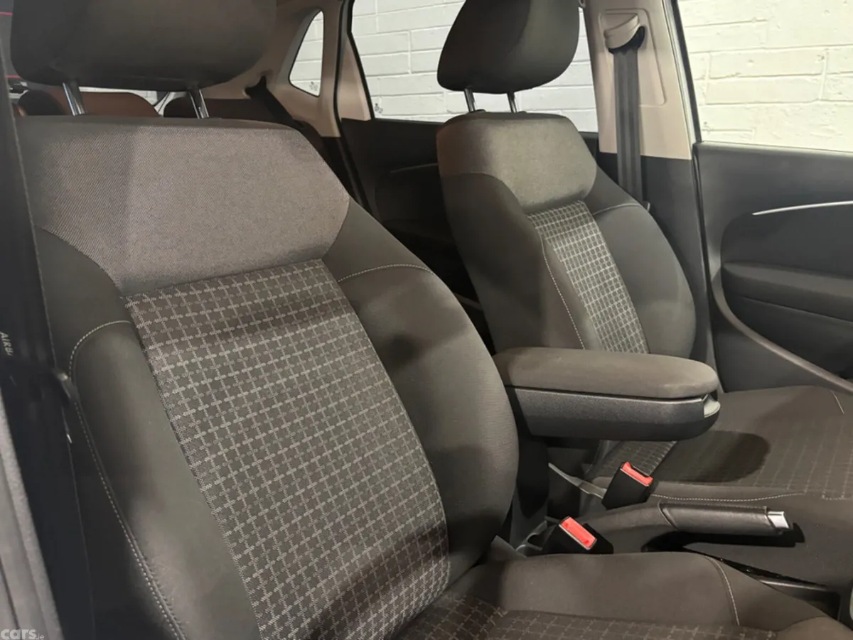 Volkswagen Polo Hatchback, Petrol, 2015, White