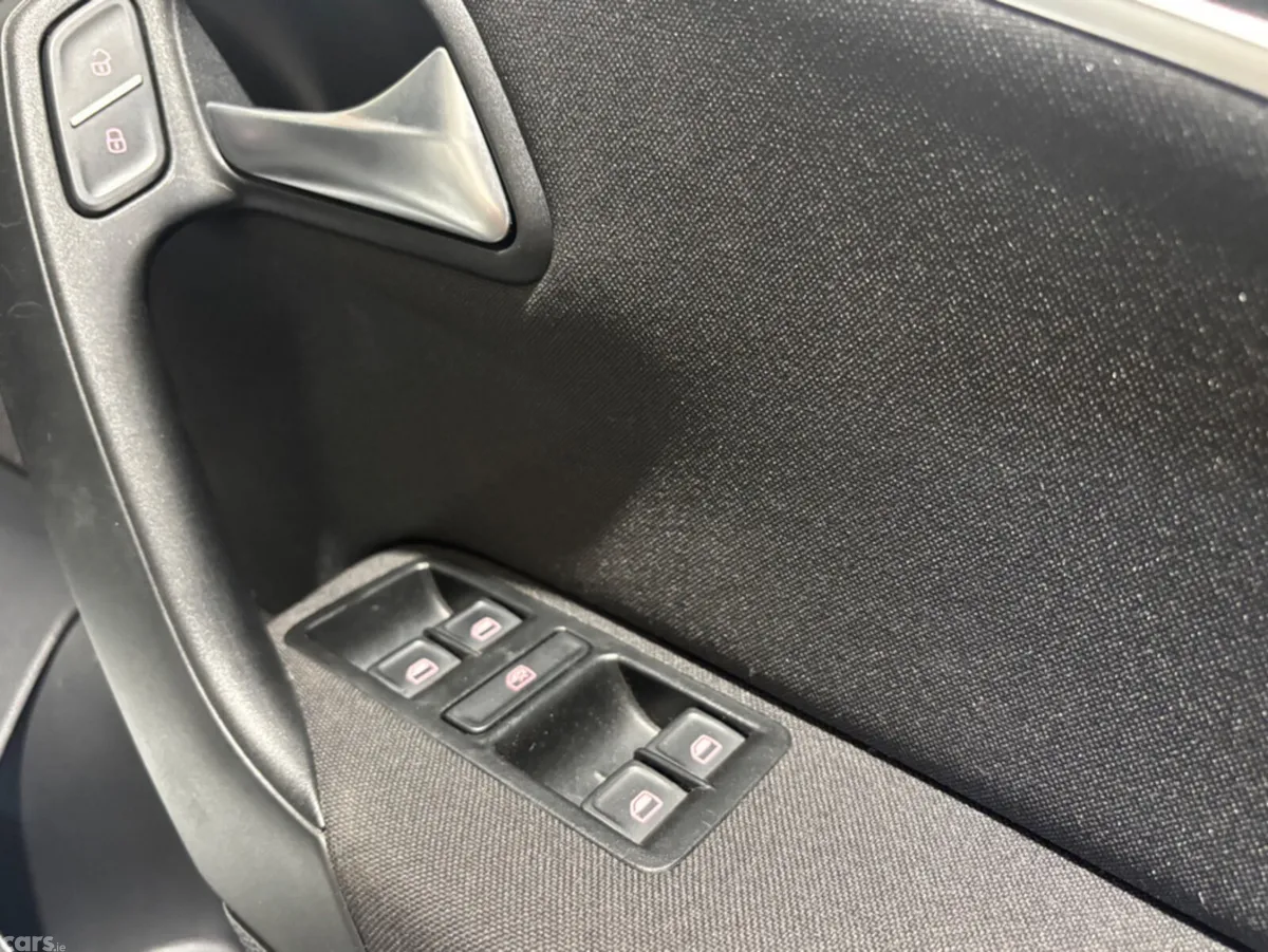 Volkswagen Polo Hatchback, Petrol, 2015, White