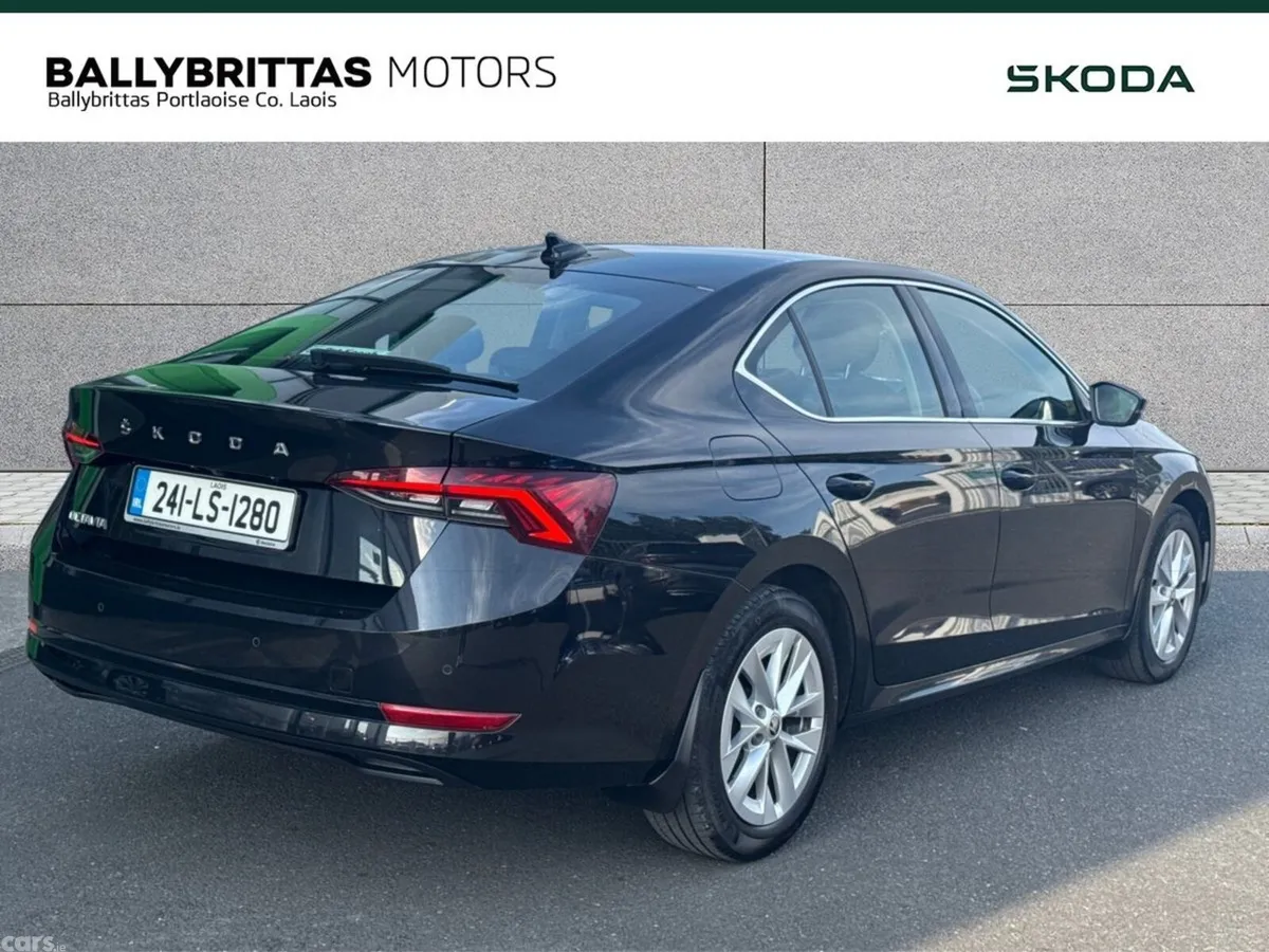 Skoda Octavia Saloon, Petrol, 2024, Black