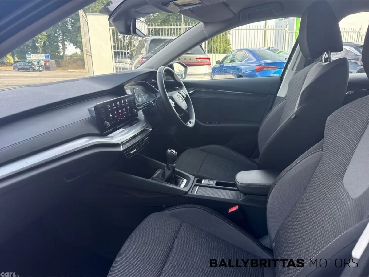 Skoda Octavia Saloon, Petrol, 2024, Black