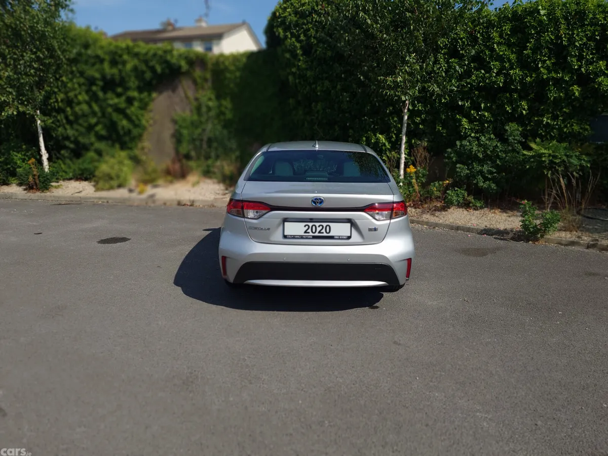 Toyota Corolla Saloon, Petrol Hybrid, 2020, Silver