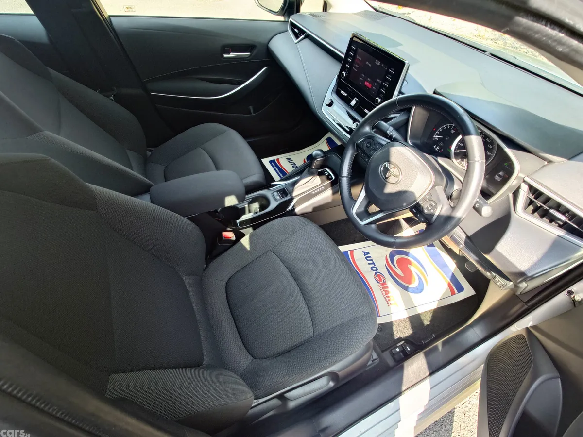 Toyota Corolla Saloon, Petrol Hybrid, 2020, Silver
