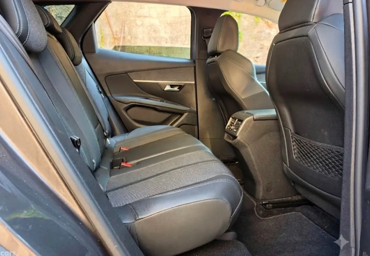 Peugeot 3008 MPV, Diesel, 2022, Grey