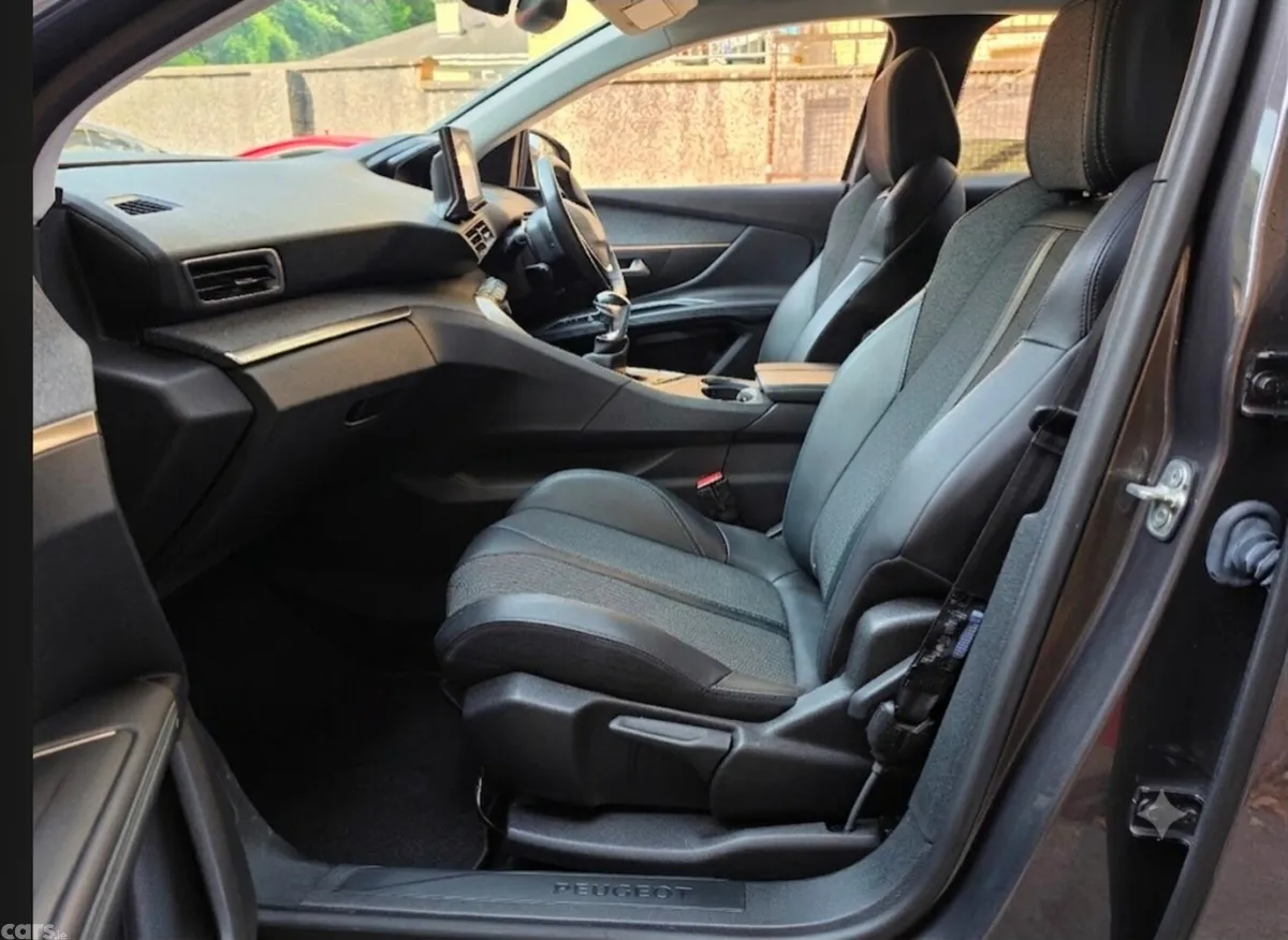 Peugeot 3008 MPV, Diesel, 2022, Grey