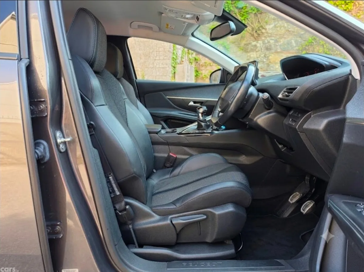 Peugeot 3008 MPV, Diesel, 2022, Grey