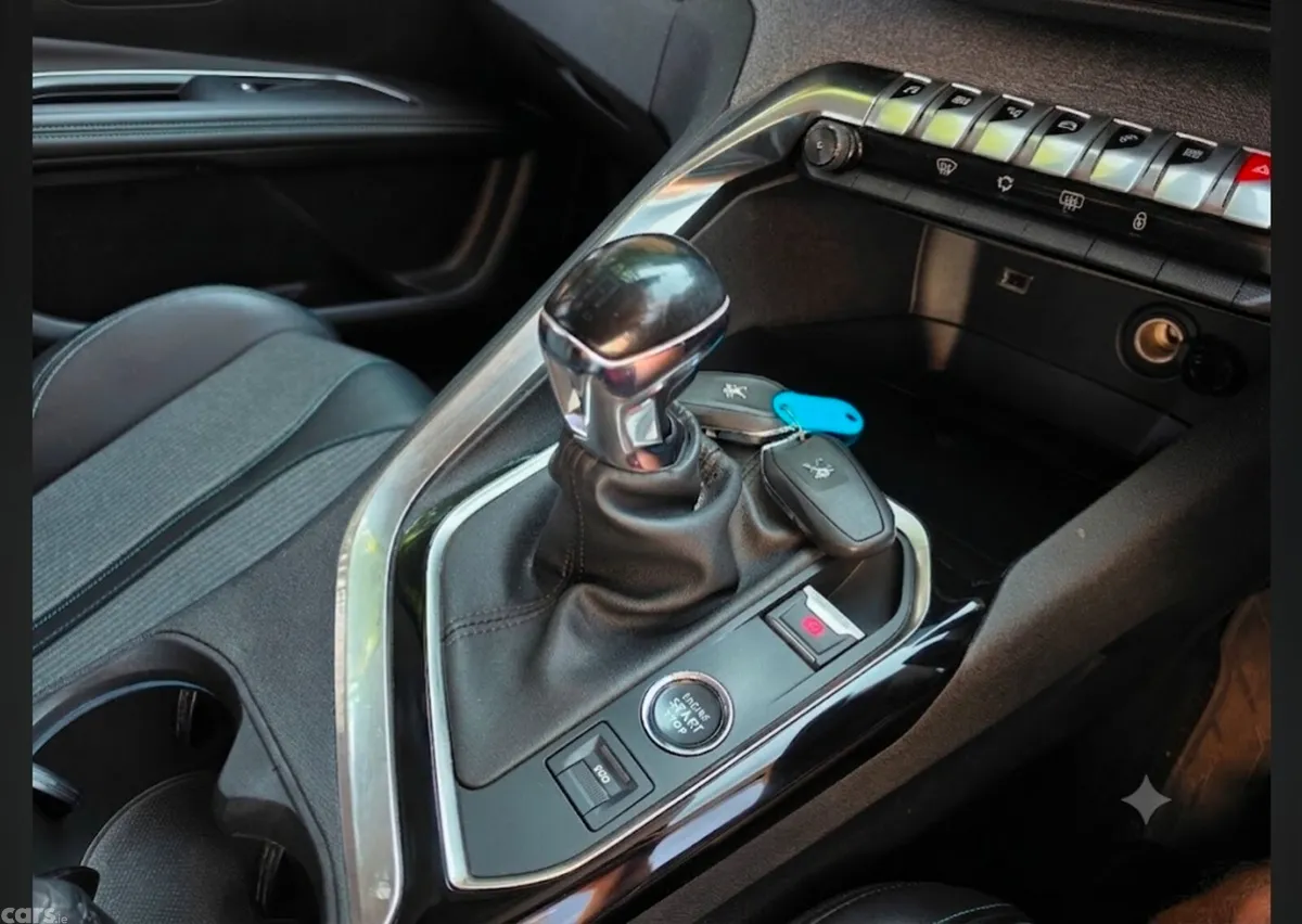 Peugeot 3008 MPV, Diesel, 2022, Grey