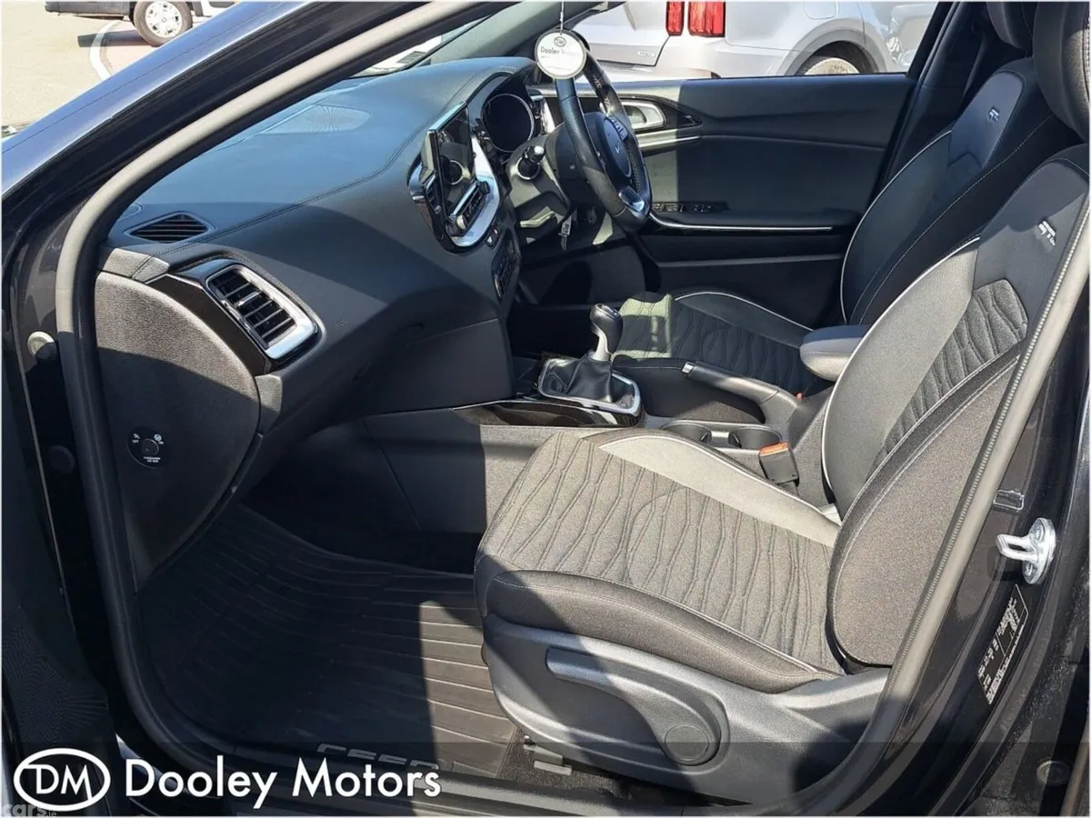 Kia Ceed Hatchback, Petrol, 2024, Black