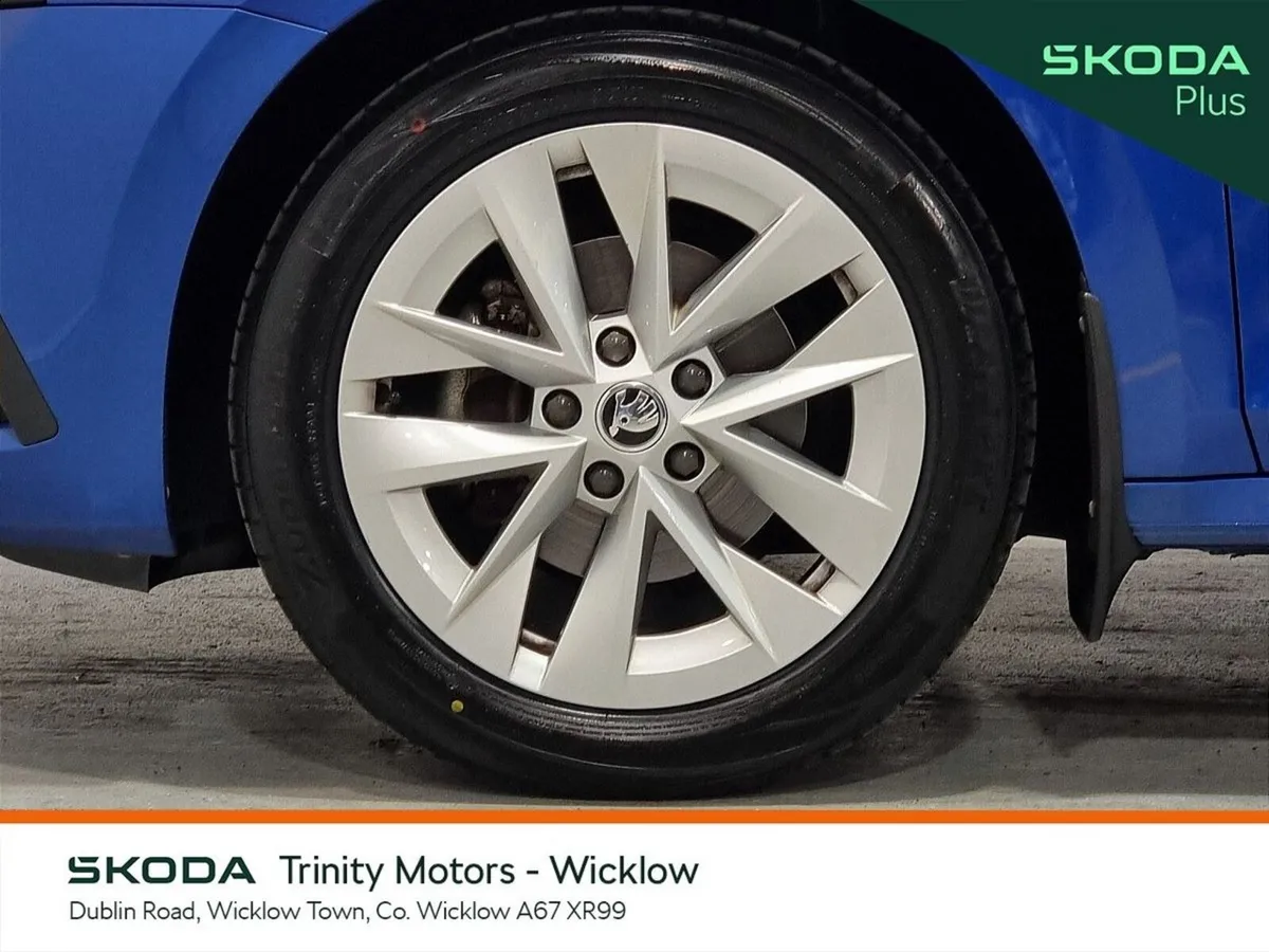 Skoda Octavia Saloon, Petrol, 2023, Blue