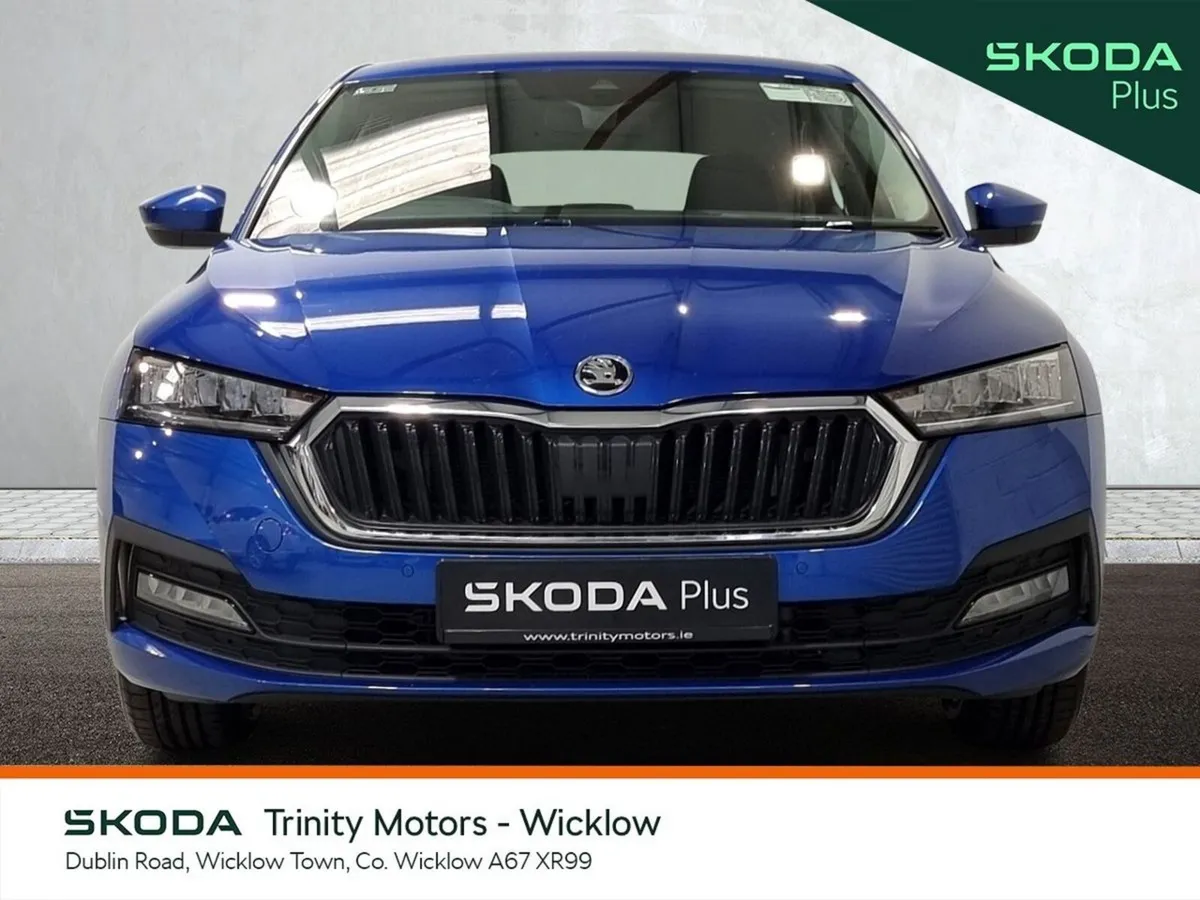 Skoda Octavia Saloon, Petrol, 2023, Blue