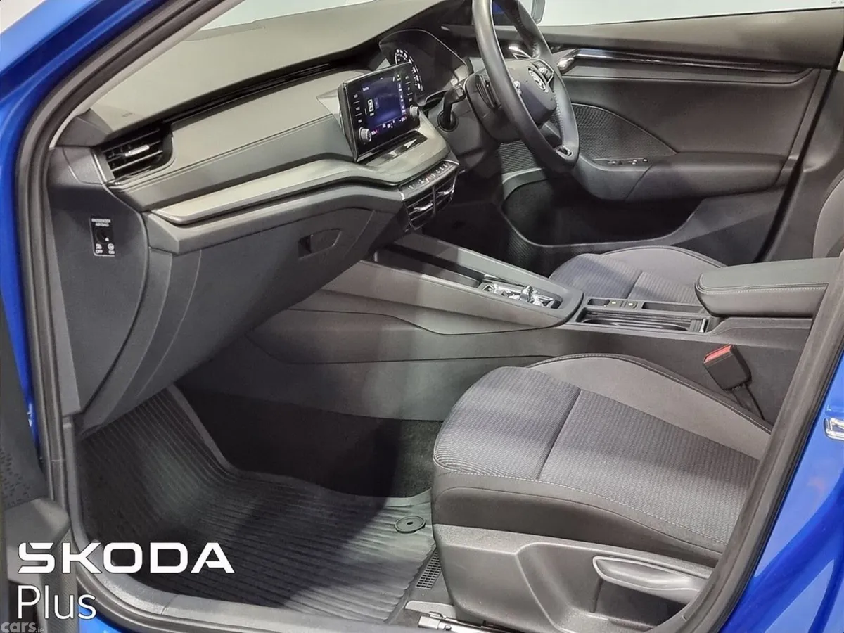 Skoda Octavia Saloon, Petrol, 2023, Blue