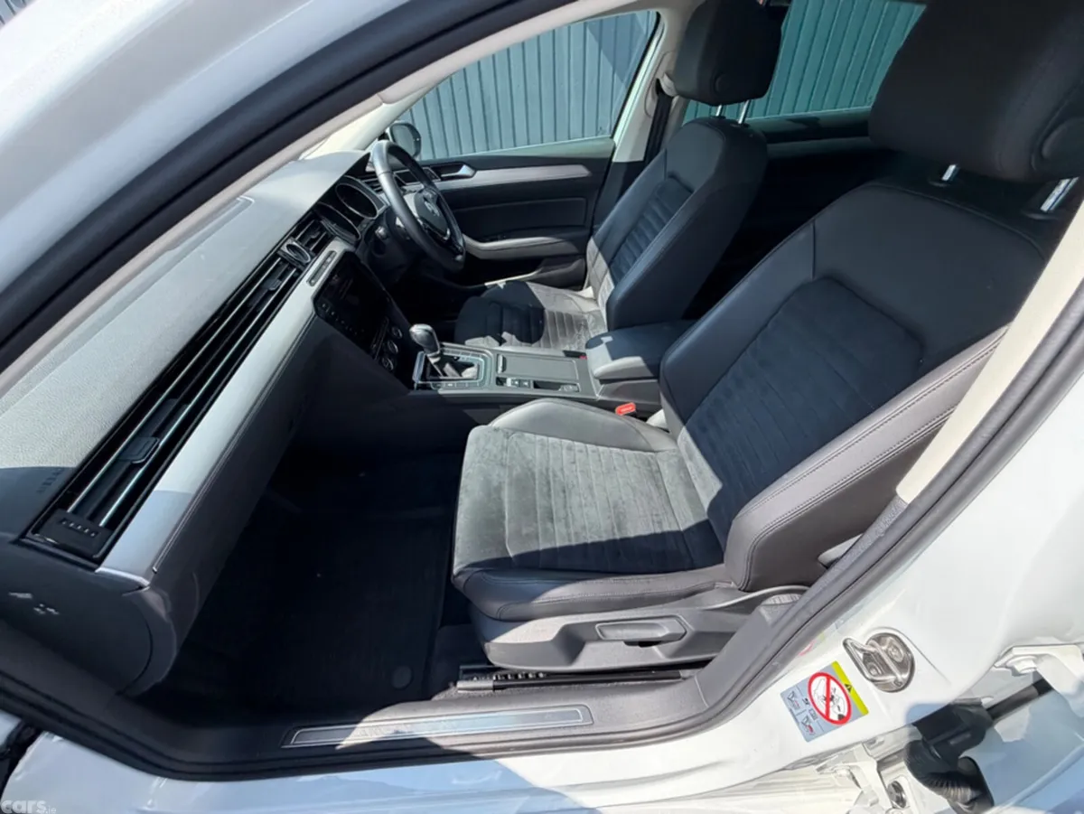 Volkswagen Passat Saloon, Diesel, 2019, White