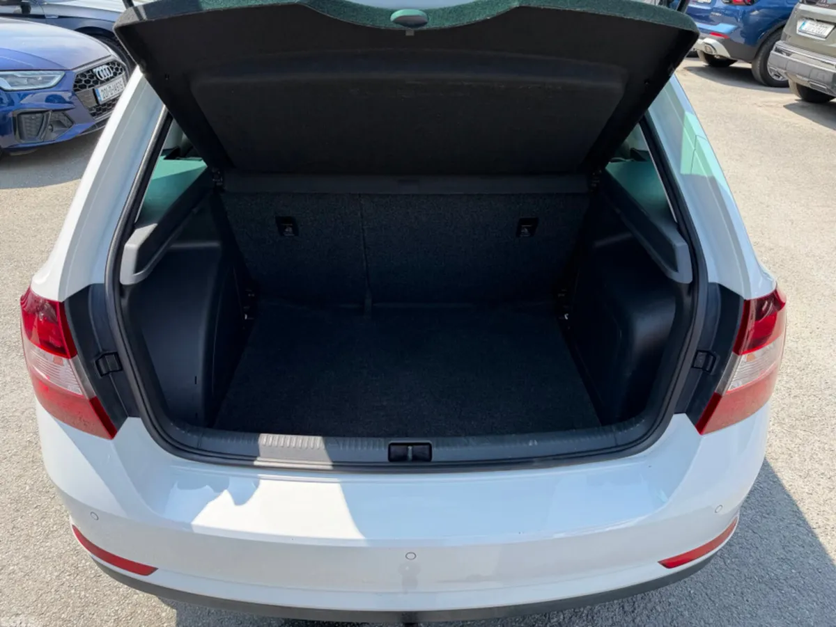 Skoda Rapid Hatchback, Diesel, 2015, White