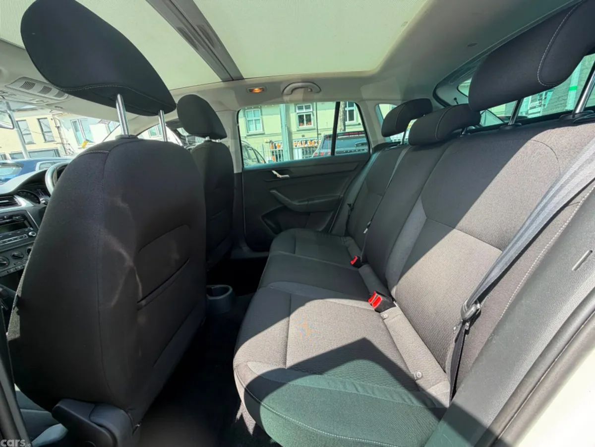 Skoda Rapid Hatchback, Diesel, 2015, White