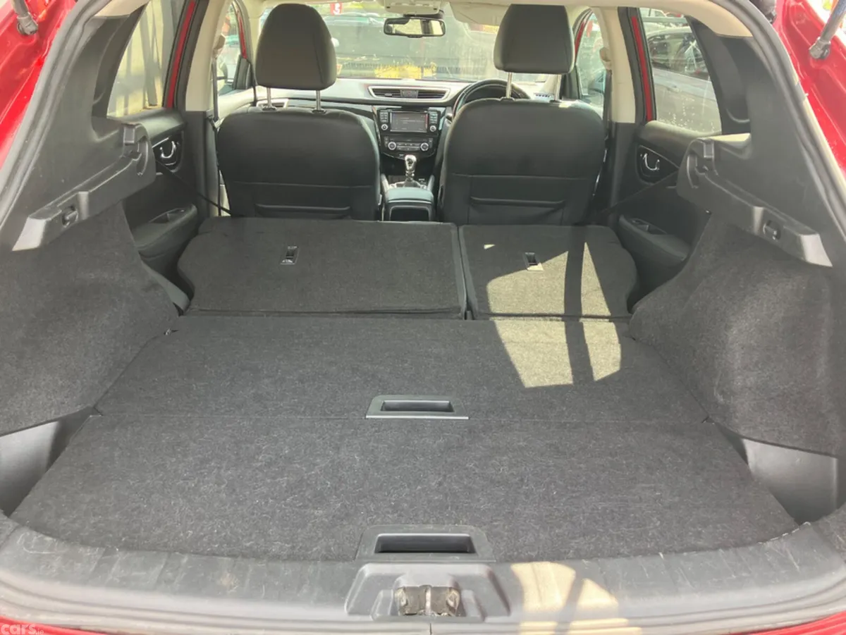 Nissan Qashqai MPV, Diesel, 2016, Red