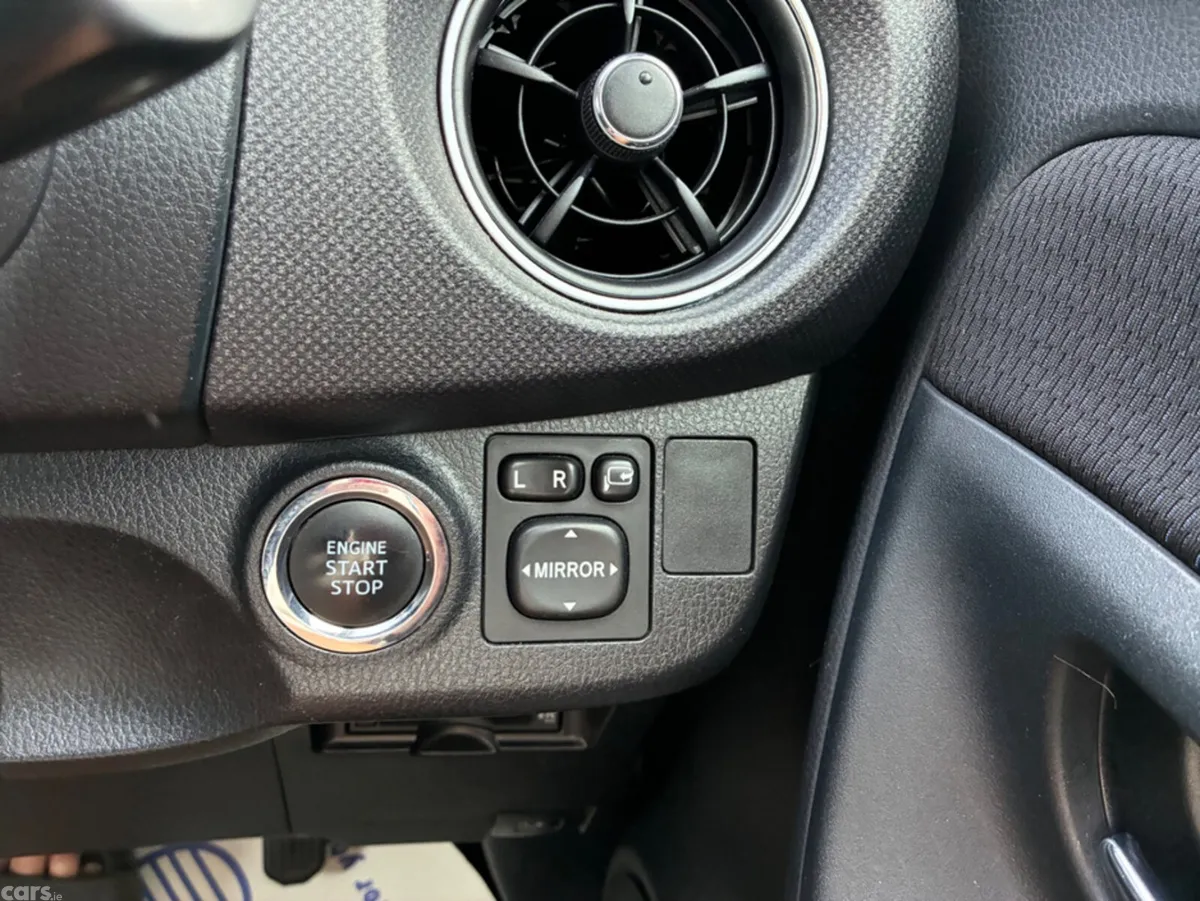 Toyota Vitz Hatchback, Petrol, 2016, Blue