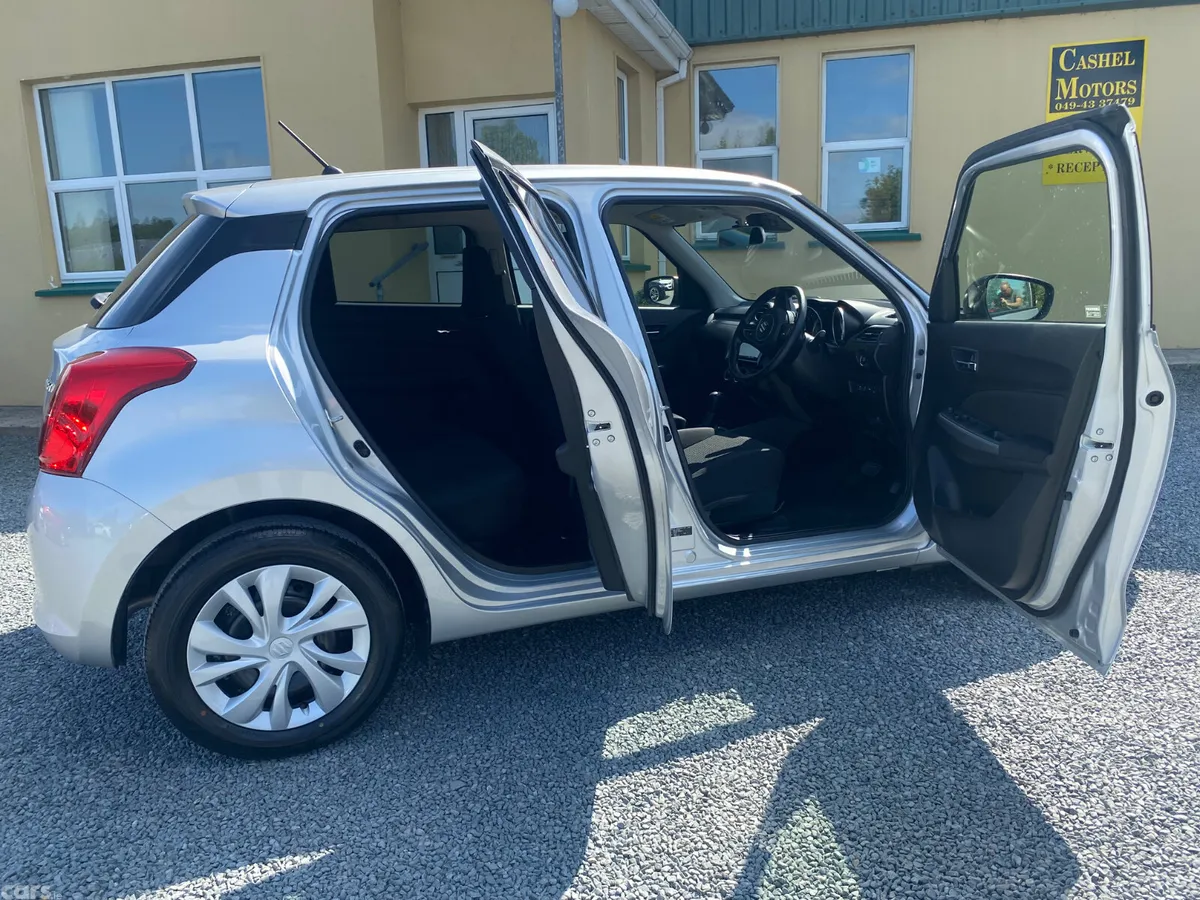 Suzuki Swift Hatchback, Petrol, 2022, Grey